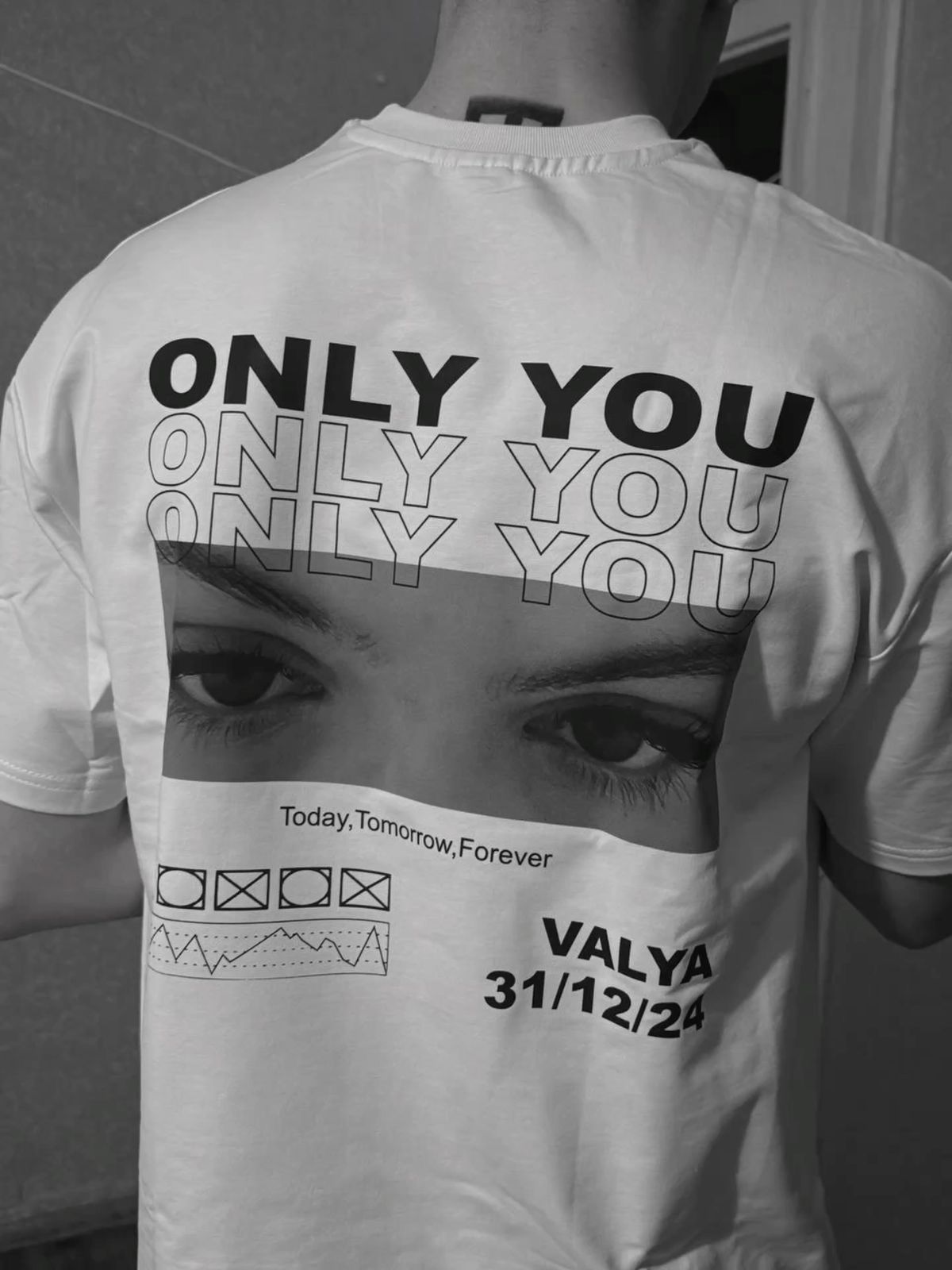 Girlfriend/Boyfriend Eyes Printed T-shirt